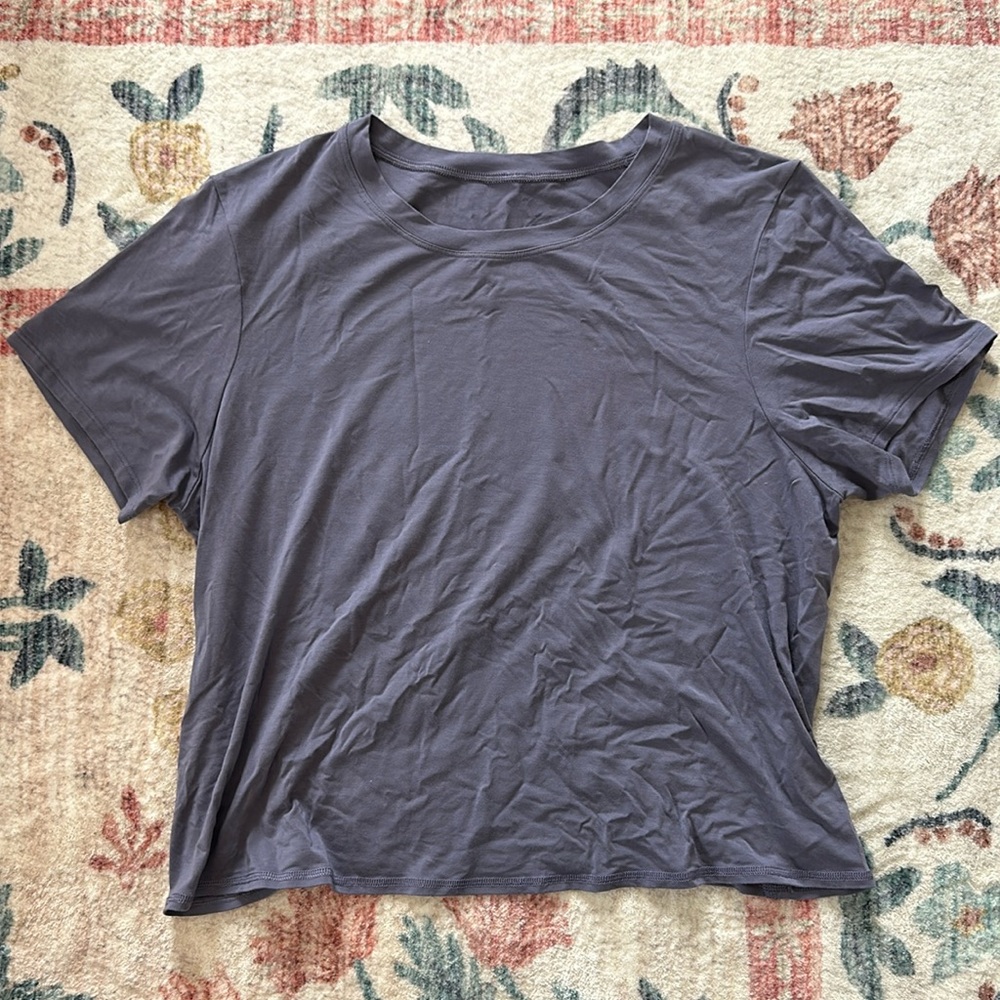 Lululemon top! Size 6!
